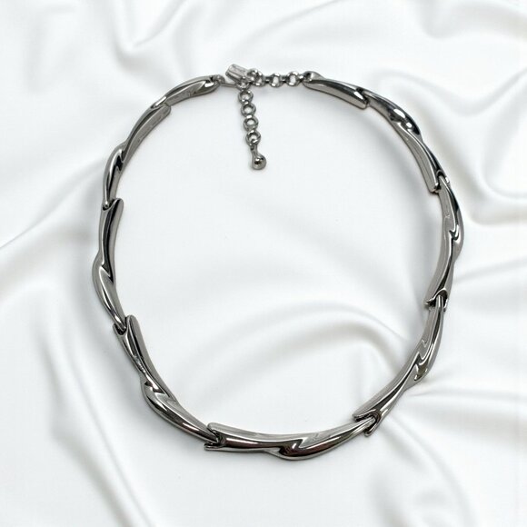 Vintage Monet 1950's Silver-Tone Articulated Bead Chain Collar Necklace 17"L - Picture 2 of 5